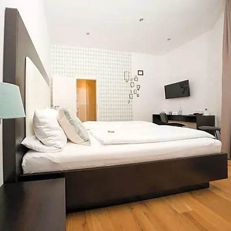 The Exzellenz Hotel 3*
