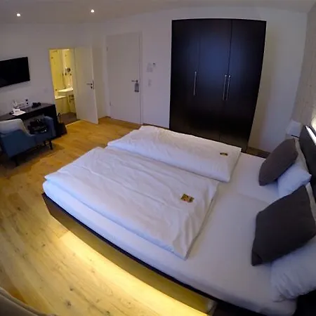 The Exzellenz Hotel 3*