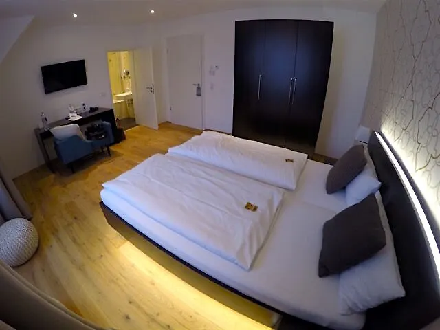 The Exzellenz Hotel 3*